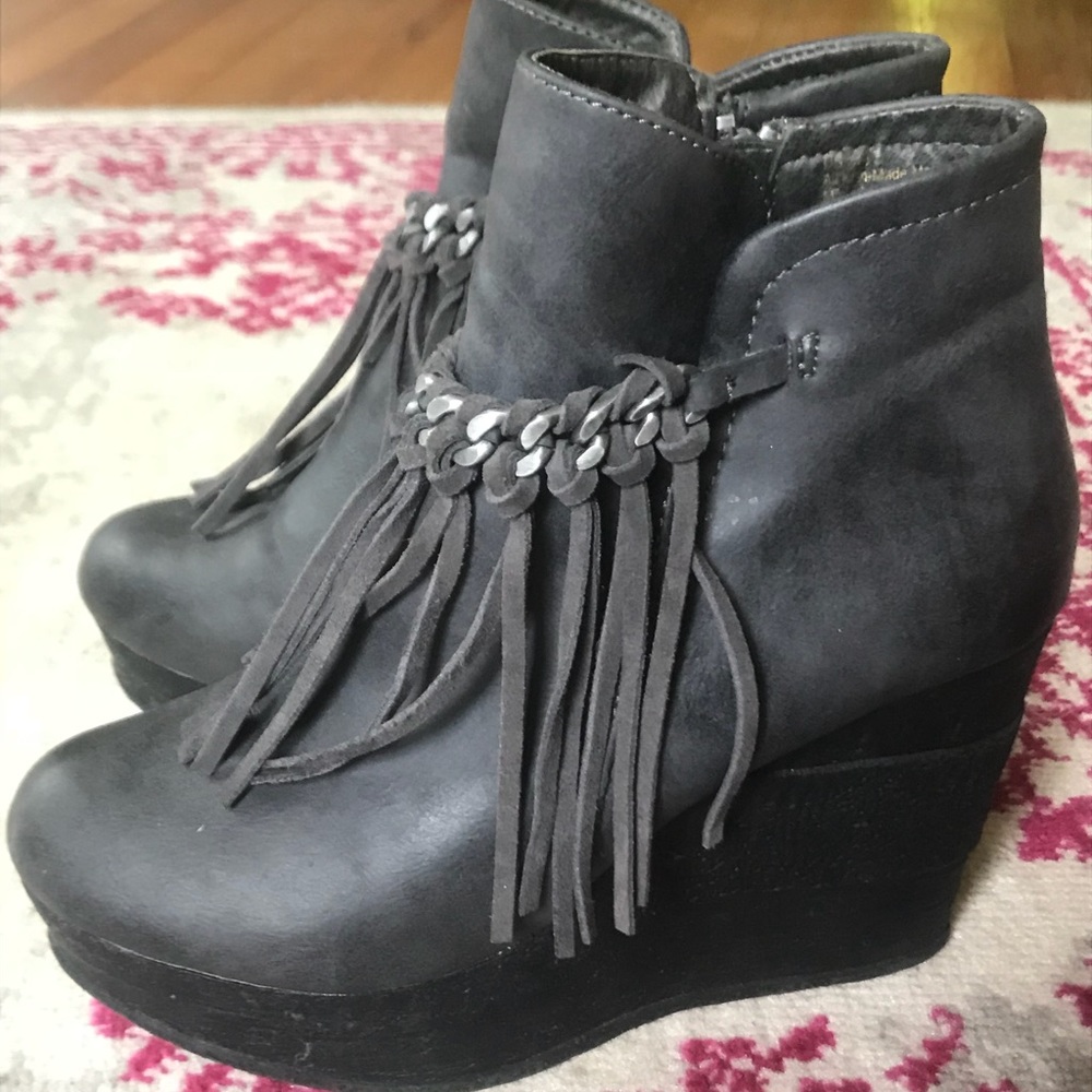 Distressed fringed wedge booties